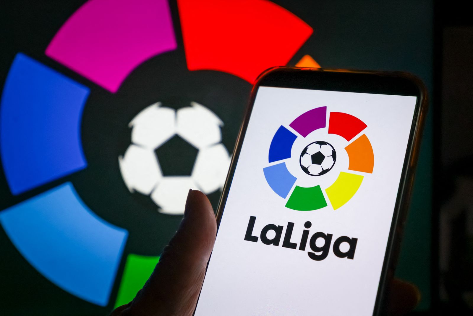 China confirma que no emitirá LaLiga y dice tomarse "muy en serio" la disculpa de Mbappé por sus comentarios sobre Mao